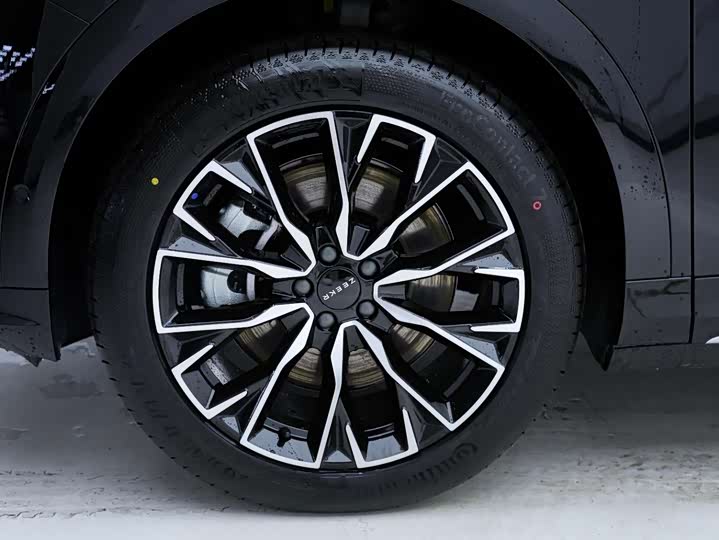 Фото 2 - Zeekr 7X