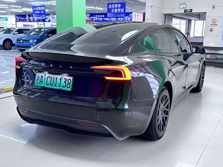 Фото 3 - Tesla Model 3