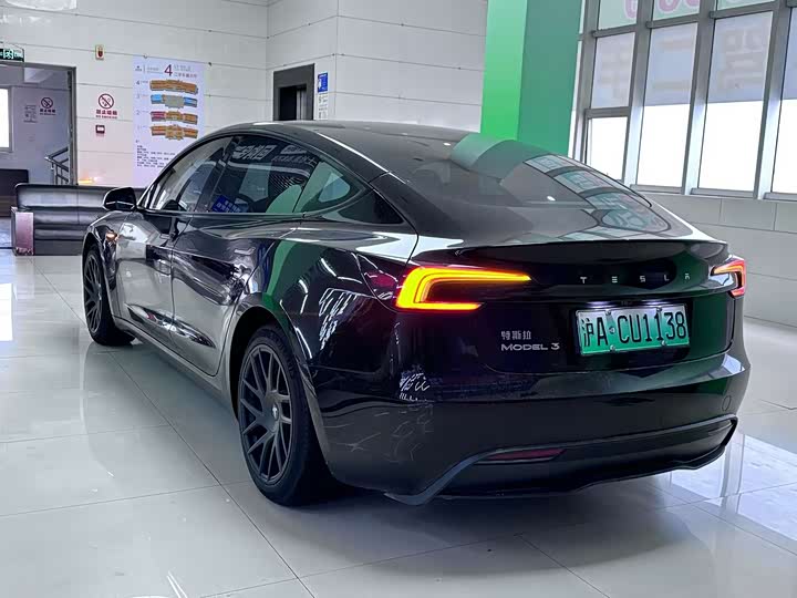 Фото 5 - Tesla Model 3