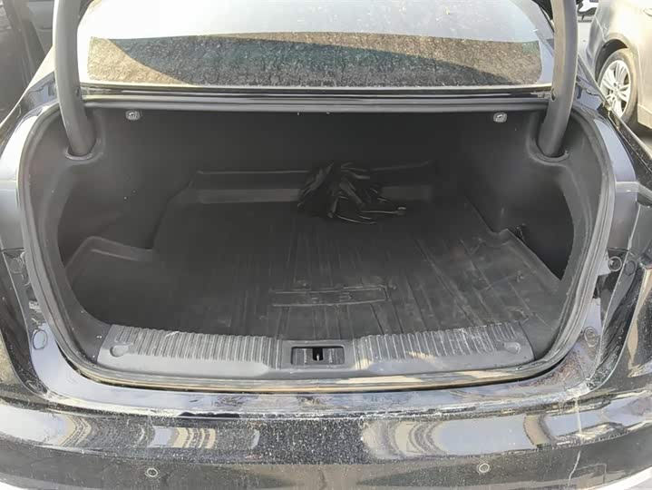 Фото 4 - Hongqi H5