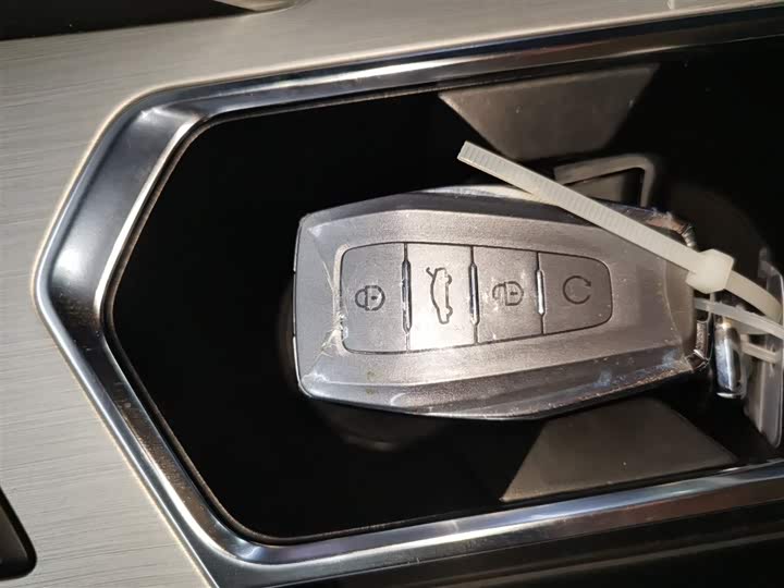 Фото 9 - Geely Coolray