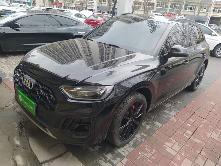 Фото 1 - Audi Q5L