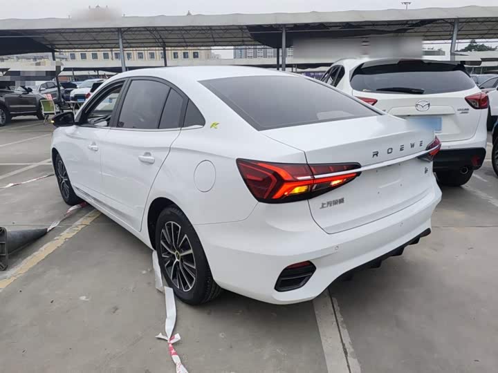 Фото 5 - Roewe i5