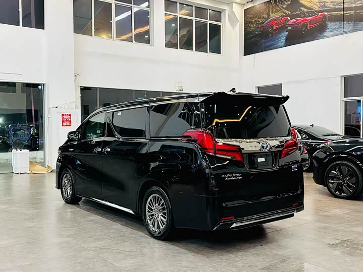 Фото 4 - Toyota Alphard