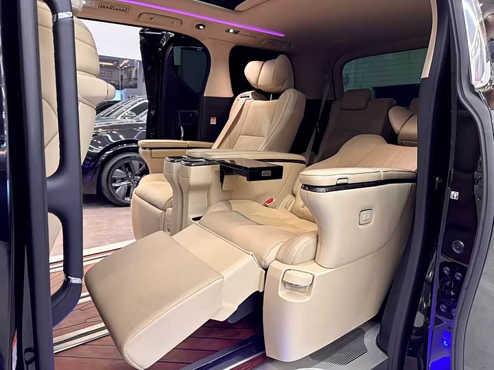 Фото 7 - Toyota Alphard