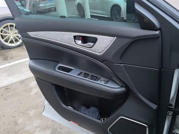 Фото 7 - Honda Avancier