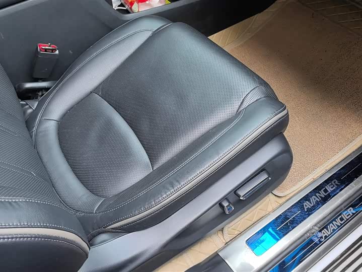 Фото 8 - Honda Avancier