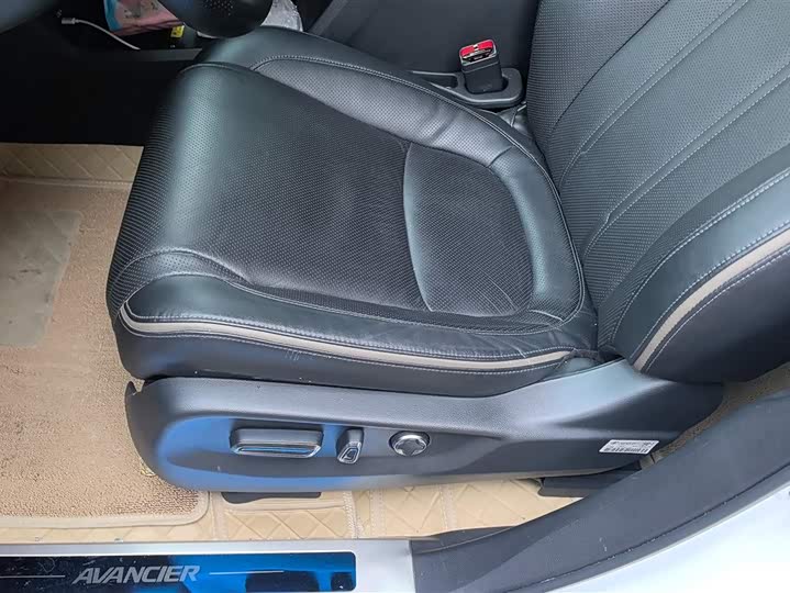 Фото 9 - Honda Avancier