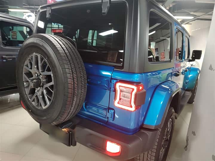 Фото 7 - Jeep Wrangler