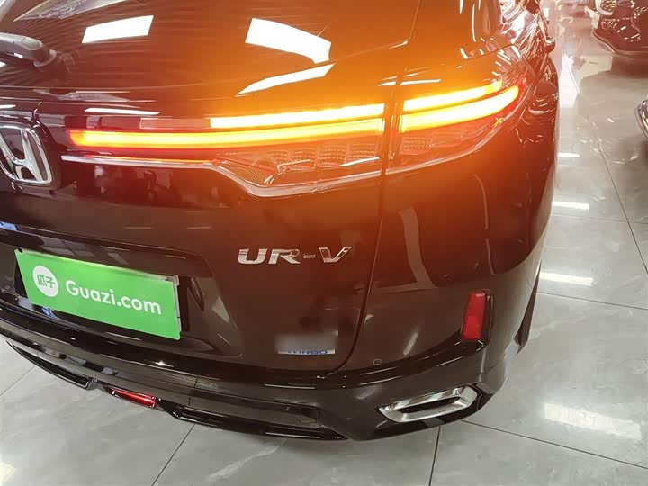 Фото 8 - Honda UR-V