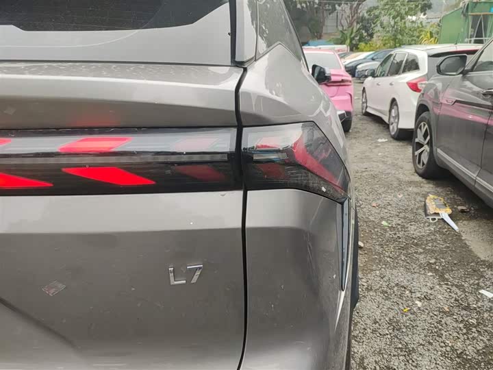 Фото 8 - Geely Galaxy L7