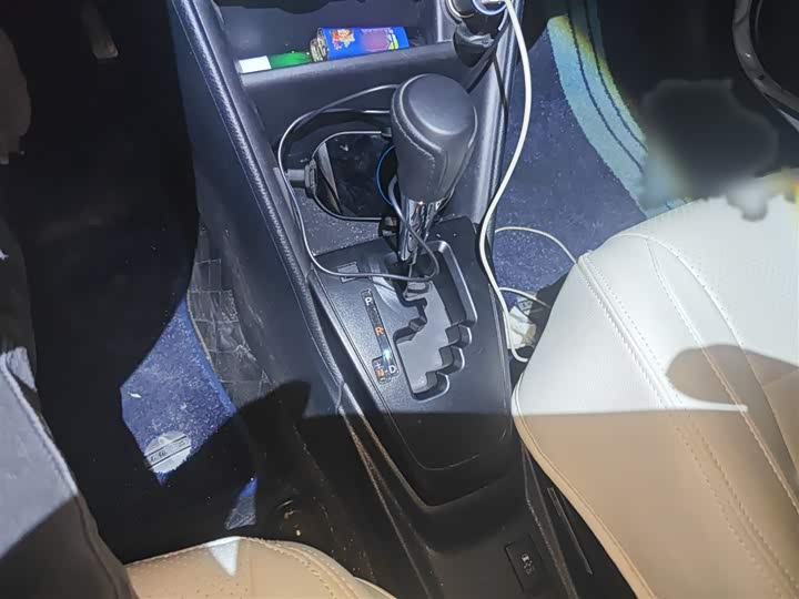 Фото 7 - Toyota Yaris L Hatchback