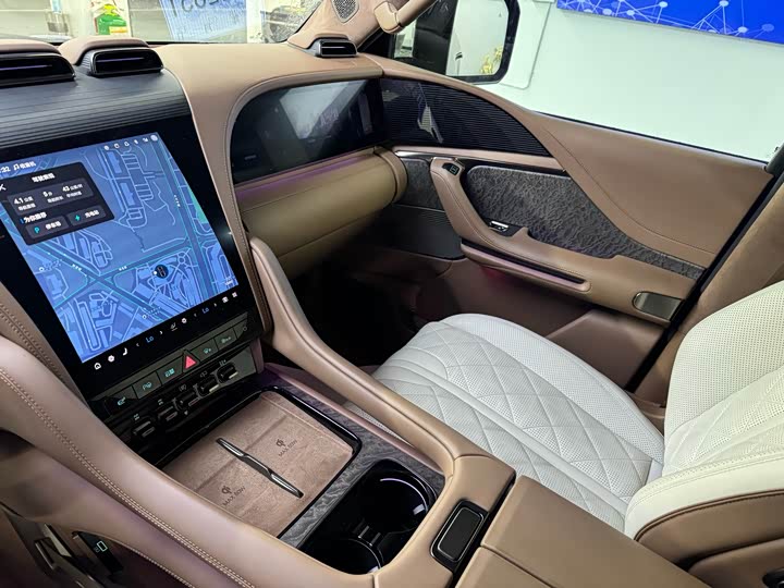 Фото 4 - BYD Yangwang U8