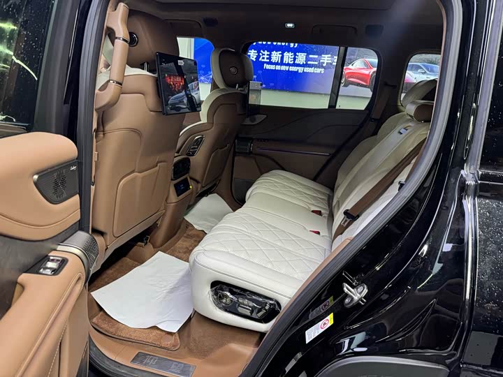 Фото 5 - BYD Yangwang U8