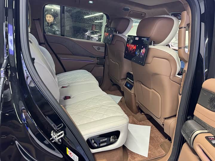 Фото 8 - BYD Yangwang U8