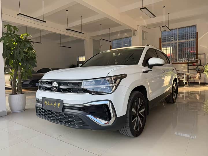 Фото 1 - Volkswagen Tharu