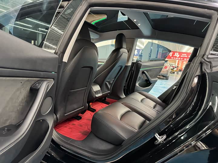 Фото 8 - Tesla Model 3