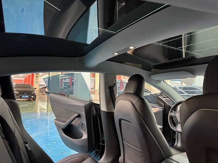 Фото 9 - Tesla Model 3