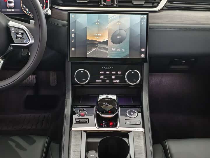 Фото 9 - Jaguar XF L