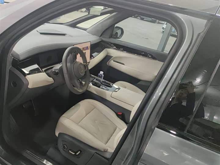 Фото 2 - Zeekr 009