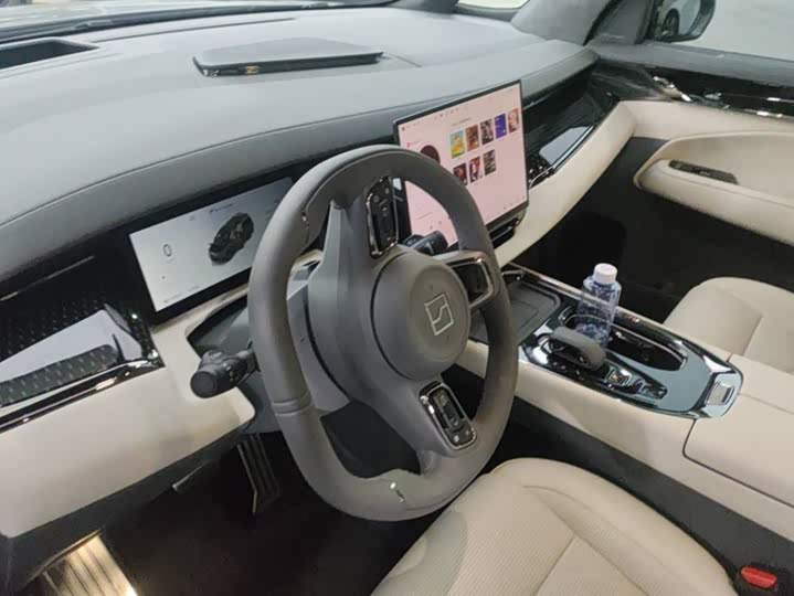 Фото 4 - Zeekr 009