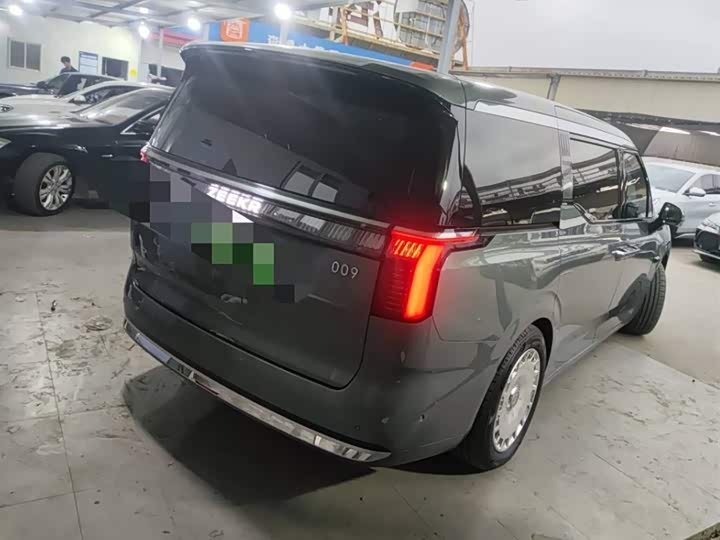 Фото 5 - Zeekr 009