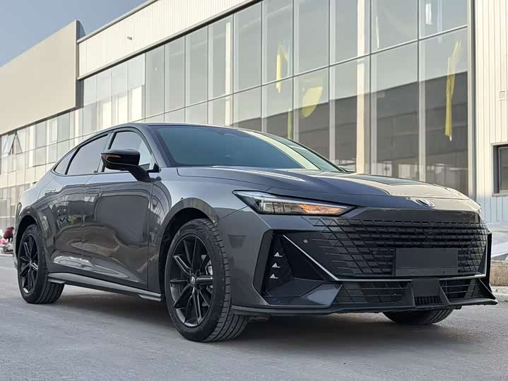 Фото 3 - Changan UNI-V