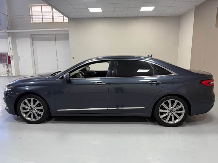 Фото 8 - Ford Taurus