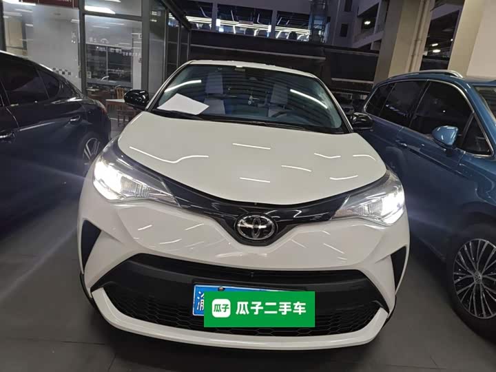 Фото 3 - Toyota C-HR