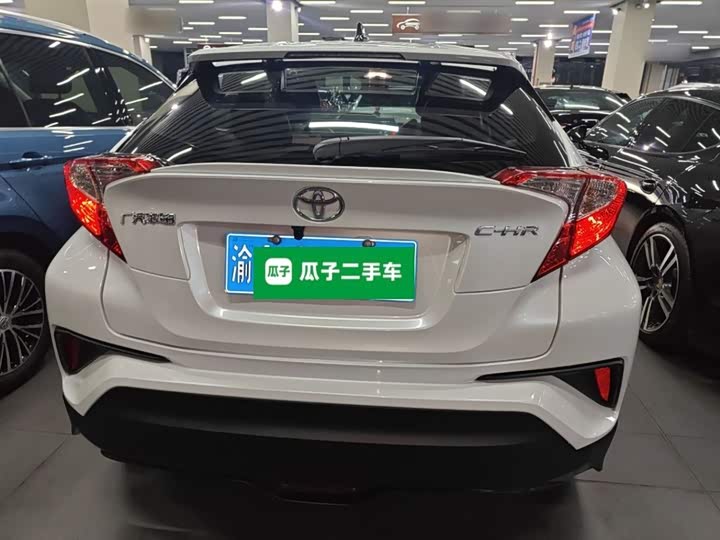 Фото 6 - Toyota C-HR