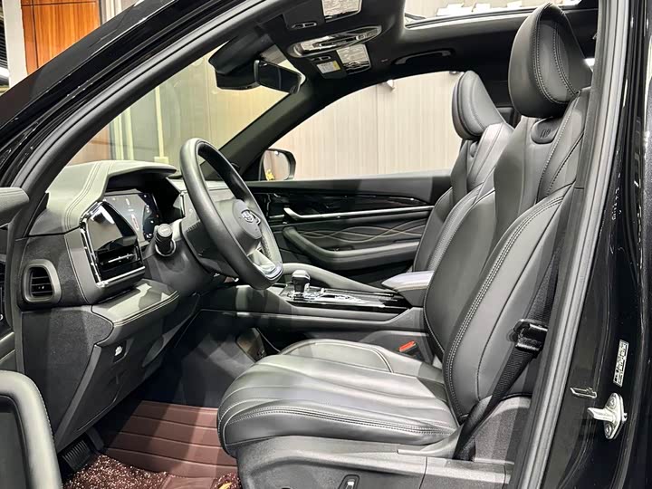 Фото 9 - Geely Monjaro