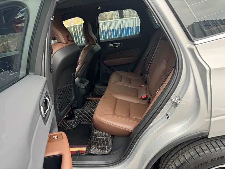 Фото 7 - Volvo XC60