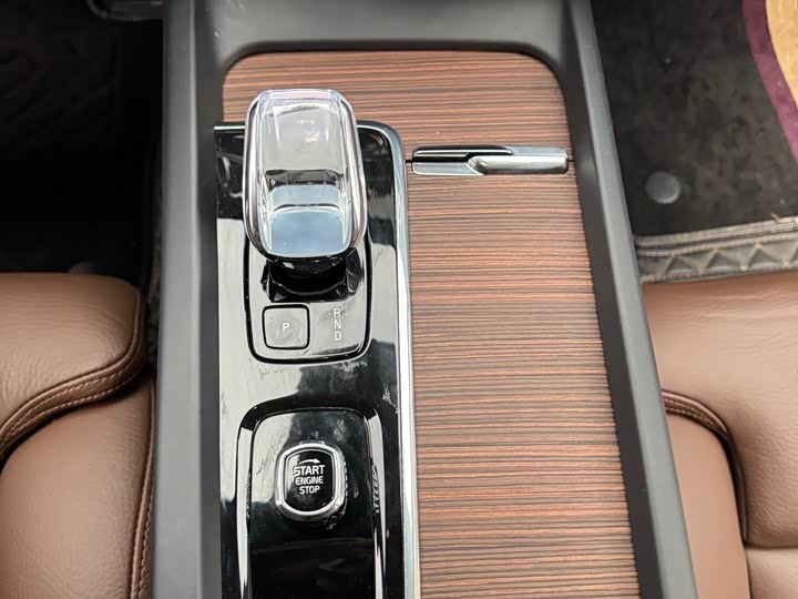 Фото 9 - Volvo XC60