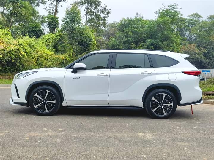 Фото 4 - Toyota Crown Kluger