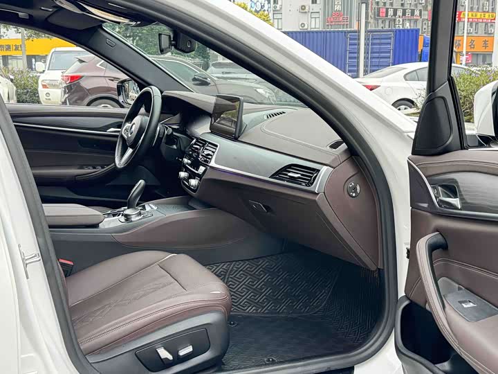 Фото 8 - BMW 5 Series