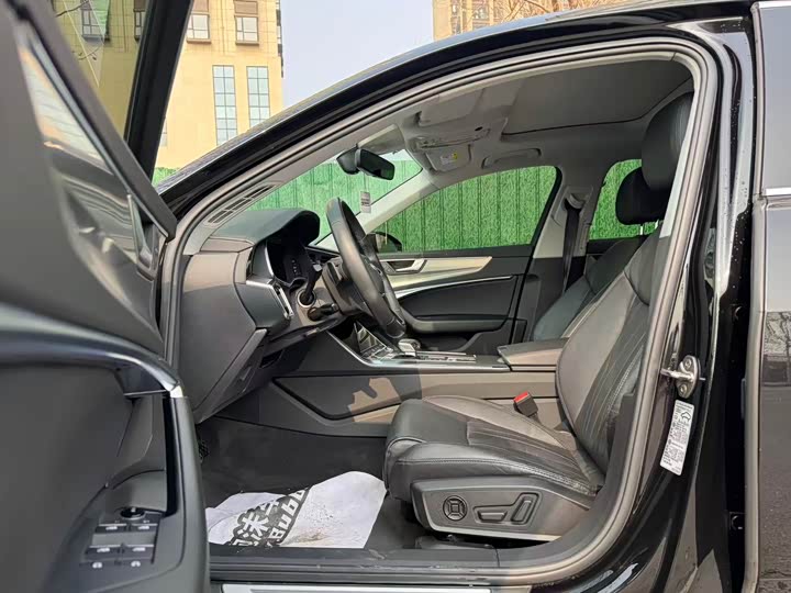 Фото 4 - Audi A6L