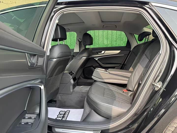 Фото 6 - Audi A6L