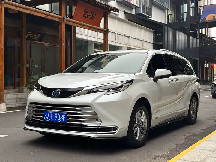 Фото 1 - Toyota Sienna