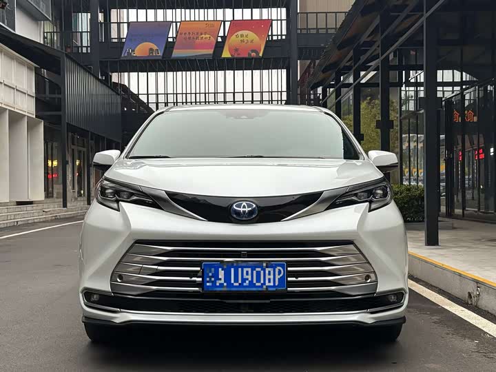 Фото 2 - Toyota Sienna