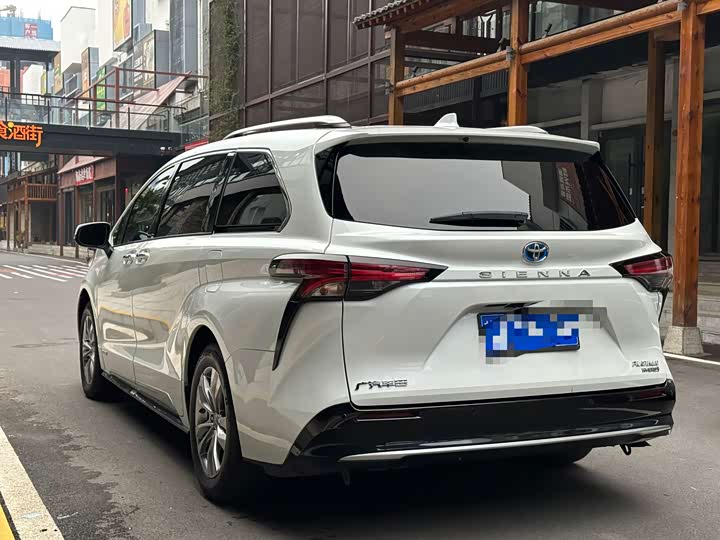 Фото 8 - Toyota Sienna