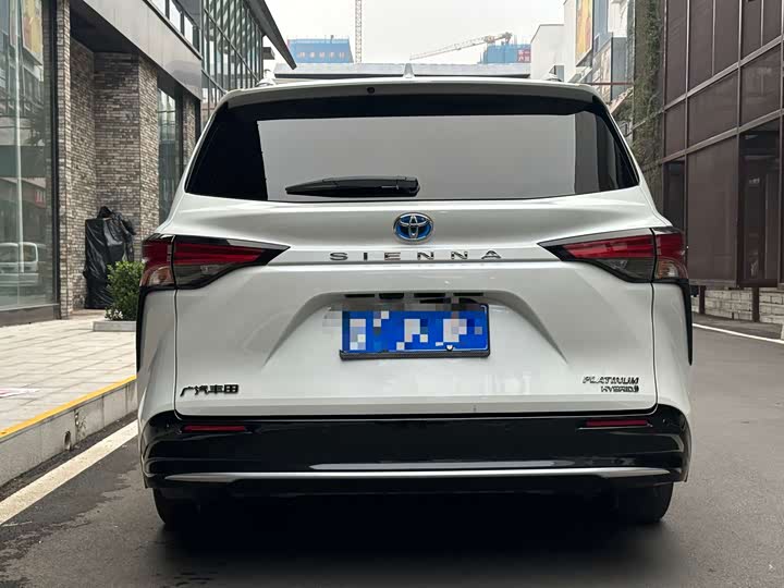 Фото 9 - Toyota Sienna