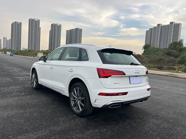 Фото 6 - Audi Q5L