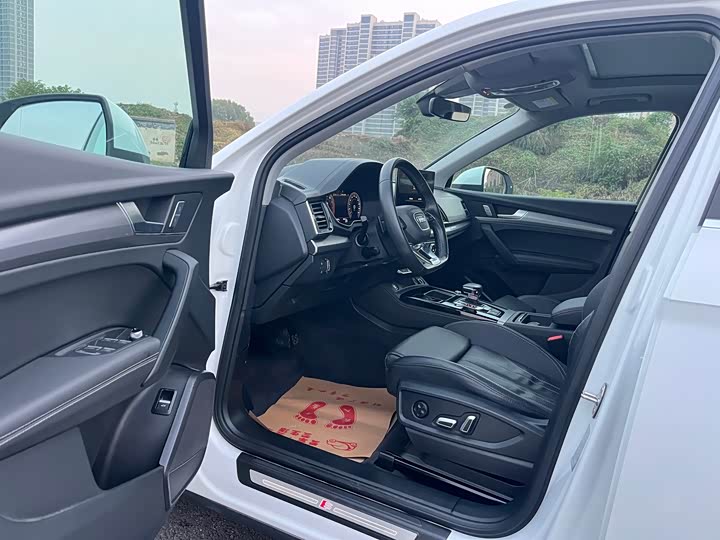 Фото 8 - Audi Q5L