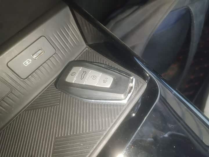 Фото 9 - Geely Geometry E Firefly