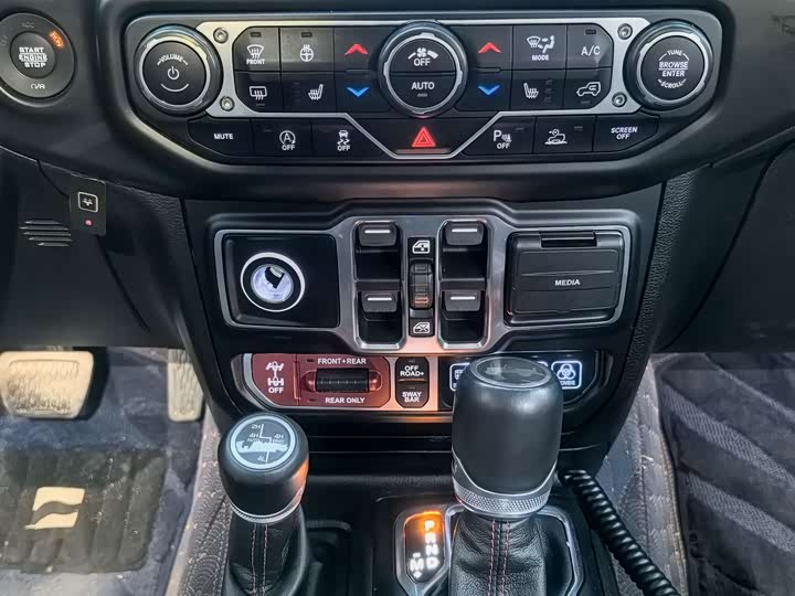 Фото 6 - Jeep Wrangler