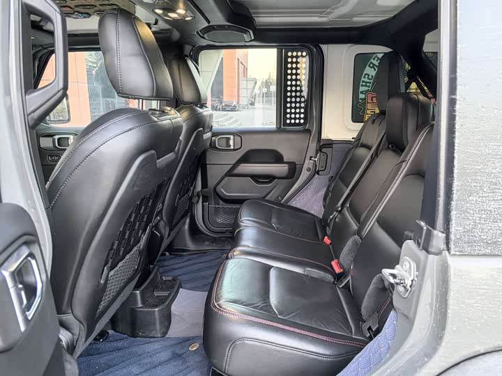 Фото 7 - Jeep Wrangler