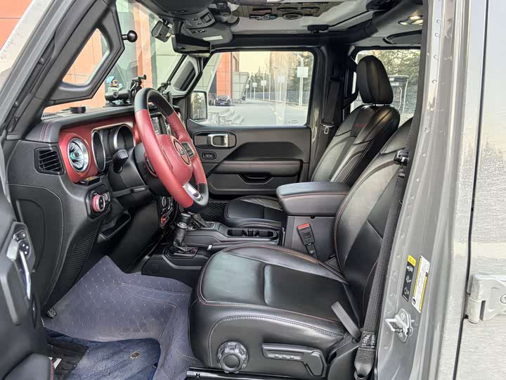 Фото 8 - Jeep Wrangler