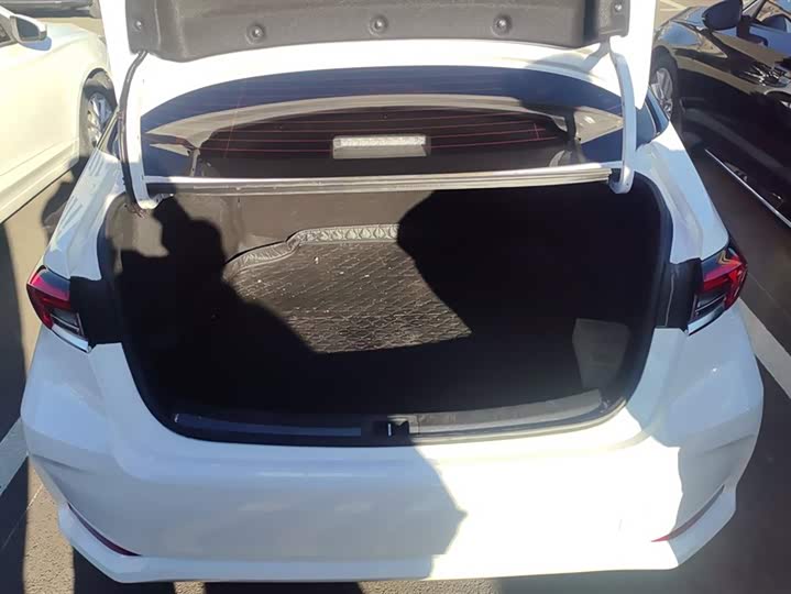 Фото 4 - Toyota Corolla