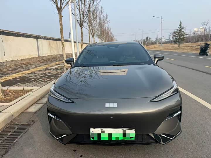 Фото 2 - Geely Galaxy E8