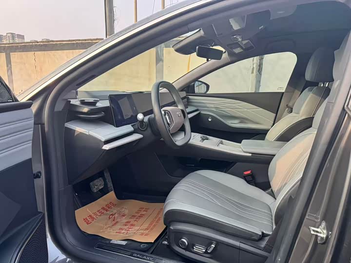 Фото 4 - Geely Galaxy E8